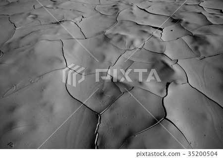soil corrosion cracks on the ground soil corrosion cracks on the ground 35200504