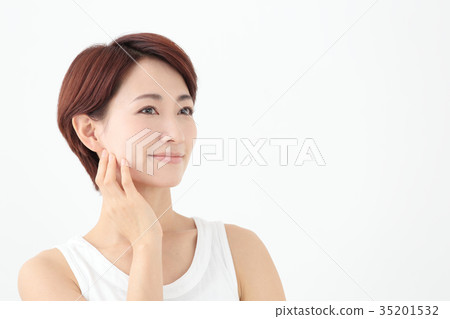 Middle woman beauty Middle woman beauty 35201532