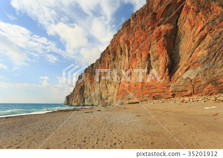 Paradise beach with large red rock descending to Paradise beach with large red rock descending to 35201912