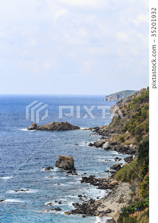 Seascape with rocks in the water 35201932