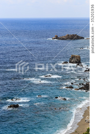 Seascape with rocks in the water Seascape with rocks in the water 35201936