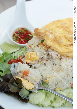 Fried rice with crab and omelet delicious. Fried rice with crab and omelet delicious. 35202659
