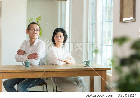 Senior couple 35203824