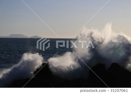 伊豆Nanashima和伊豆大島的波浪 伊豆Nanashima和伊豆大島的波浪 35207061