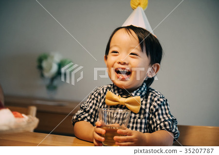 Smiling boy birthday party 35207787