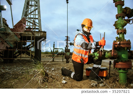 Working process on oil well. 35207821