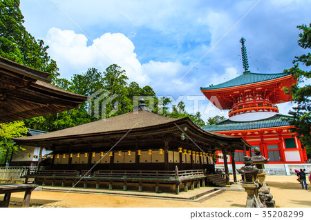 在寺廟的底部，Otome Nemoto Gokendo Konosan世界遺產 35208299