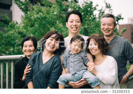 Family photo Parent-child Three generations Four generations 35208353