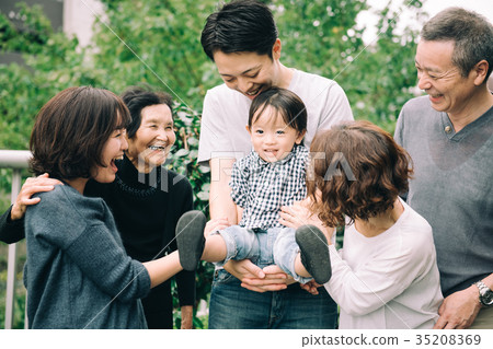 Smiling family Parent-child Three generations Four generations 35208369