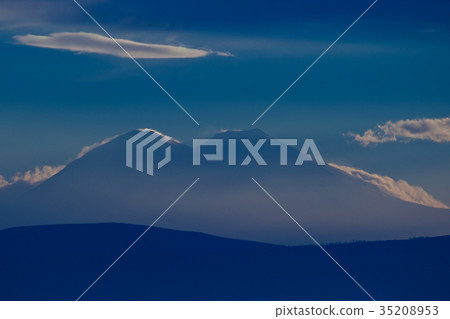 Mountains in the evening 35208953