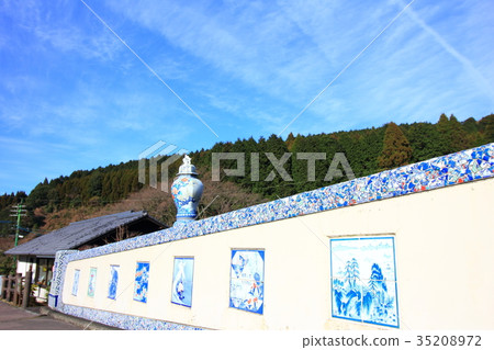 Imari pottery group surrounded by mountains 35208972