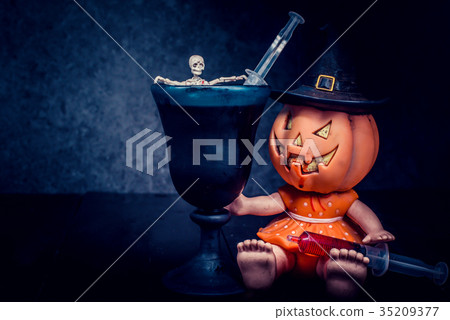 Halloween pumpkin, trick or treat in dark night 35209377