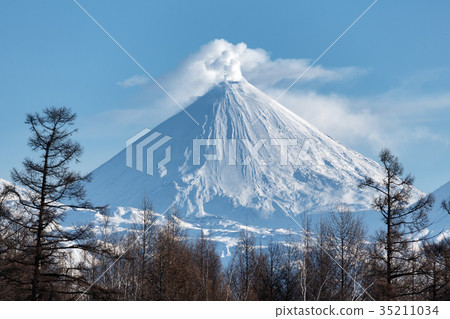 Winter volcanic landscape of Kamchatka Peninsula Winter volcanic landscape of Kamchatka Peninsula 35211034