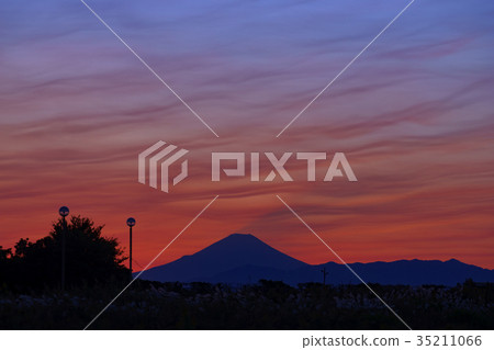 Mt. Fuji at sunset Mt. Fuji at sunset 35211066