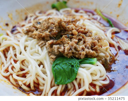 Singapore carrier noodle 35211475