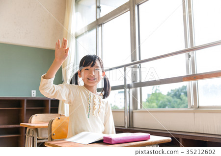 Primary school girl 35212602