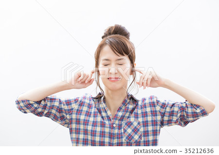 年輕女子負面嘈雜 35212636