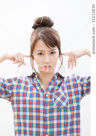 年輕女子負面嘈雜 35212639