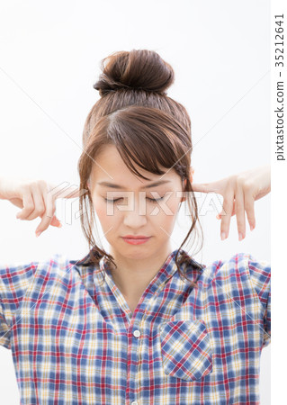 年輕女子負面嘈雜 年輕女子負面嘈雜 35212641