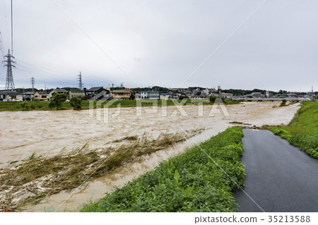 Large typhoon next morning 35213588