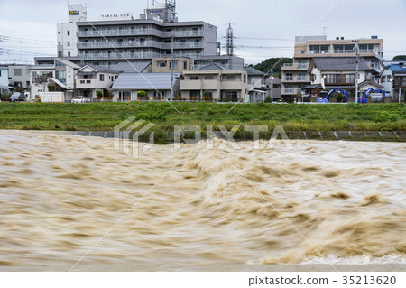 大型颱風第二天早上 35213620