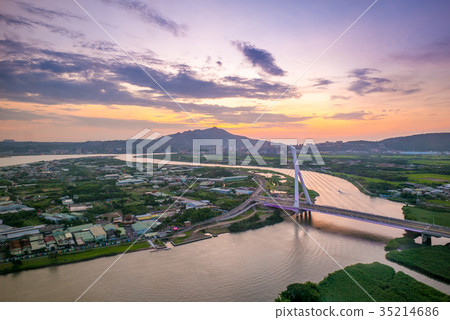aerial scene of Taipei city by the keelung river 35214686