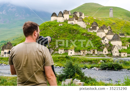 Man takes pictures of Ancient Alanian necropolis 35215290