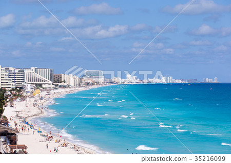 Caribbean seaside beach with turquoise water Caribbean seaside beach with turquoise water 35216099