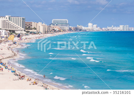 Caribbean seaside beach with turquoise water Caribbean seaside beach with turquoise water 35216101