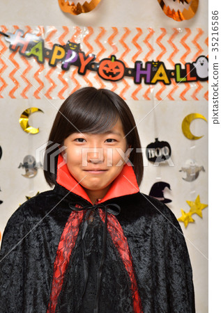 A girl who enjoys a Halloween party A girl who enjoys a Halloween party 35216586