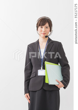 Young female business operator 35217175