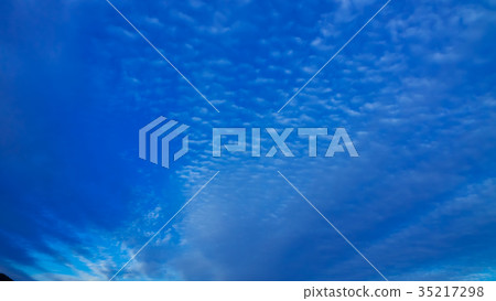 十月的天空和雲彩(16:9) 十月的天空和雲彩(16:9) 35217298