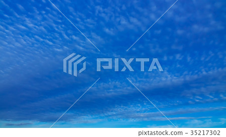 十月的天空和雲彩(16:9) 十月的天空和雲彩(16:9) 35217302