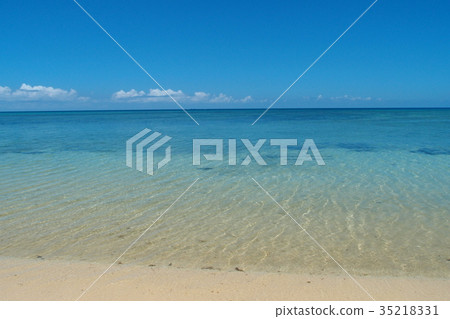 竹富島Kondoi海灘沒有人的海。八重山旁邊 竹富島Kondoi海灘沒有人的海。八重山旁邊 35218331