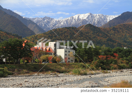 Autumn in the northern section of the Northern Alps 35219111