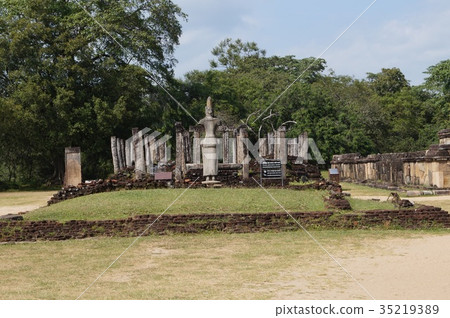 Ruins and armless buddha statues of the archaeological site Ruins and armless buddha statues of the archaeological site 35219389
