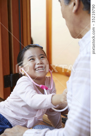 爺爺，孫女 35219790