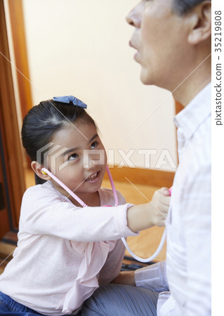 爺爺，孫女 35219808