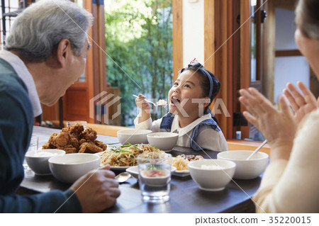 祖父，祖母，孫女 35220015