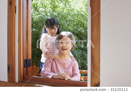 Grandmother, granddaughter 35220112