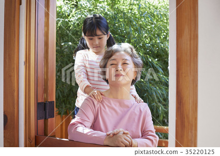 Grandmother, granddaughter Grandmother, granddaughter 35220125