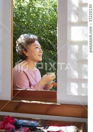 grandmother 35220130