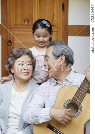 祖父，祖母，孫女 35220447