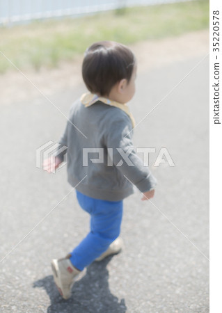 1 year old, infant, infants 35220578