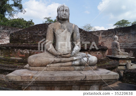 Ratnagiri-Watadaage and Sakhon-za image of Boronnaruwa, Sri Lanka Ratnagiri-Watadaage and Sakhon-za image of Boronnaruwa, Sri Lanka 35220638