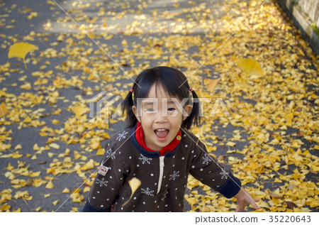 老虎山的下落的葉子和女孩 老虎山的下落的葉子和女孩 35220643