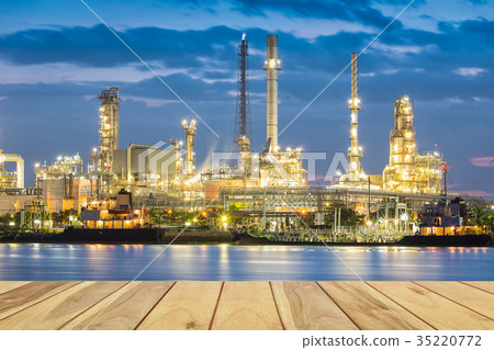Oil refinery 35220772