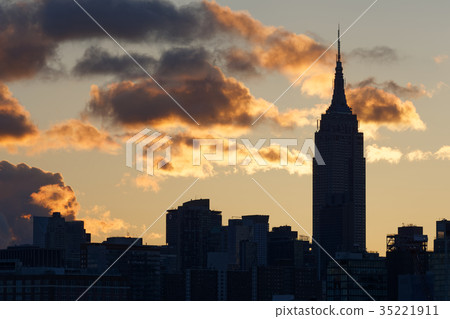 New York Manhattan dawn See from NJ New York Manhattan dawn See from NJ 35221911