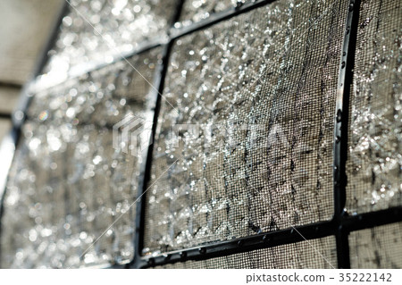 Air filter walls are cleaned by cleansing. 35222142