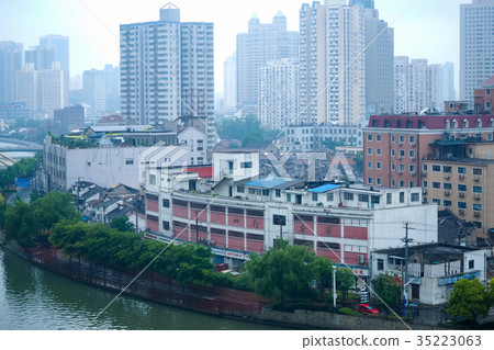 Street view of Shanghai 35223063